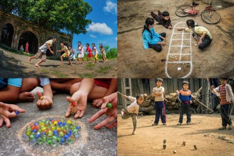 Hình ảnh một đứa trẻ đang nhìn màn hình điện thoại bên cạnh các vật dụng chơi trò chơi dân gian truyền thống bị lãng quên
